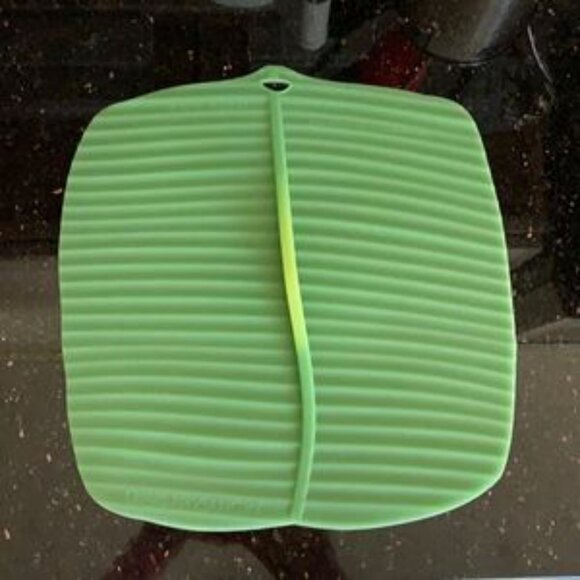Set of 2 new (unboxed) Charles Viancin Banana Leaf Reusable Bakeware Covers - Picture 3 of 13